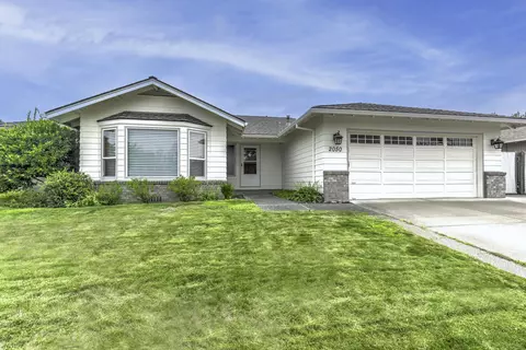 2050 Stockel Ct, Medford, OR 97504
