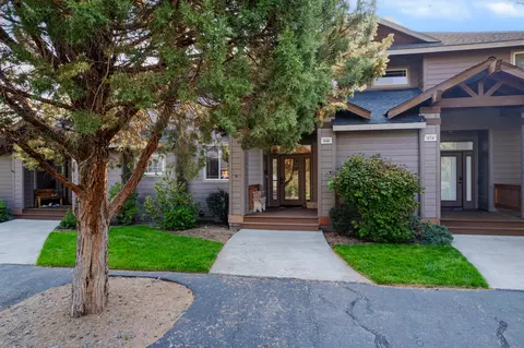 848 Golden Pheasant Dr, Redmond, OR 97756