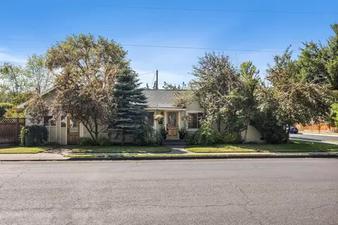 353 NW 7th St, Redmond, OR 97756