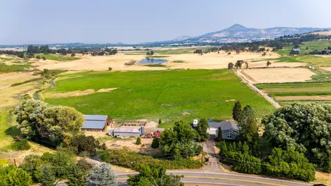 4201 Fern Valley Rd, Medford, OR 97504