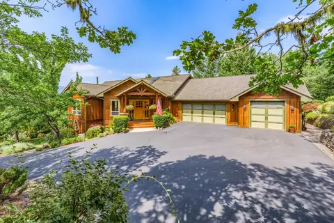 376 Hixson Dr, Grants Pass, OR 97526
