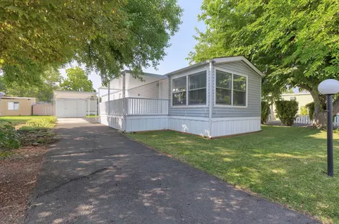 2385 Table Rock Rd #SPC 111, Medford, OR 97501