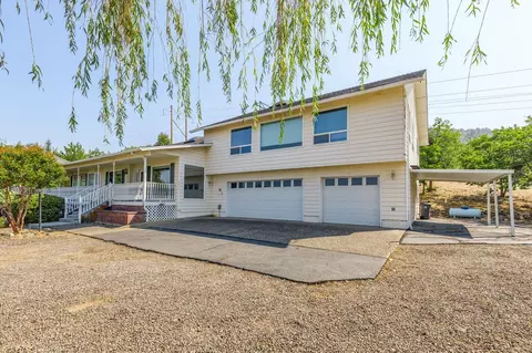 4096 N Roxy Dr, Medford, OR 97504