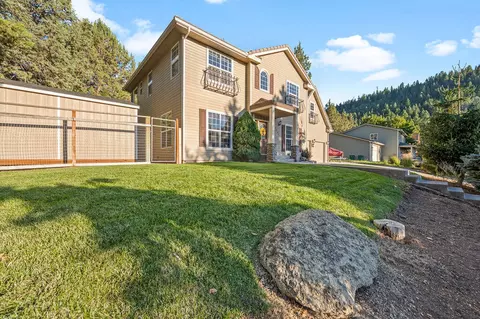 1231 Wild Plum Dr, Klamath Falls, OR 97601