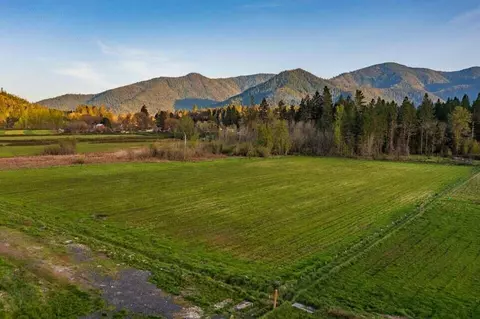 4784 Fish Hatchery Rd, Grants Pass, OR 97527