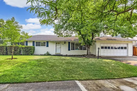 2226 Arctic Cir, Medford, OR 97504