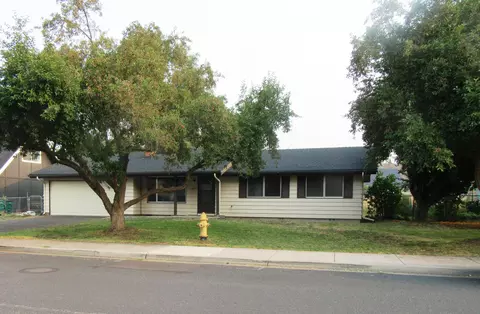 4725 Sturdivant Ave, Klamath Falls, OR 97603