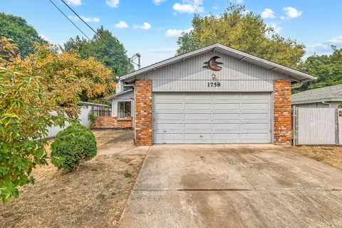 1758 Lillian St, Medford, OR 97501