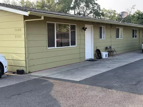 1500 Meadows Ln, Medford, OR 97501