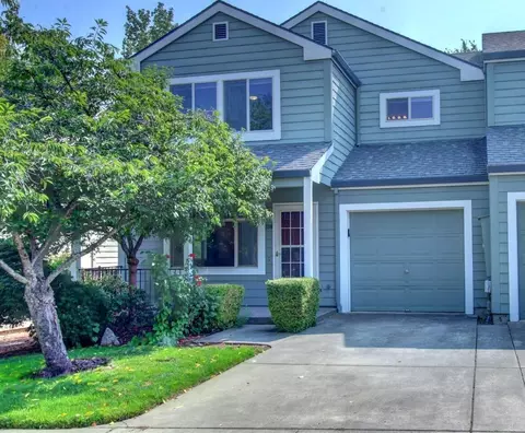 180 Crocker St, Ashland, OR 97520