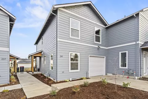 241 Dano Dr, Phoenix, OR 97535