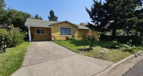 945 Kenyon St, Medford, OR 97501