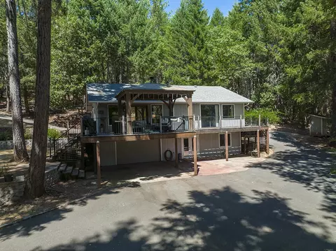 635 Minnow Ln, Wilderville, OR 97543