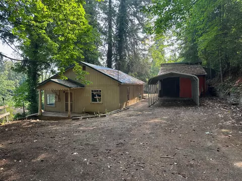 236 5th St, Glendale, OR 97442