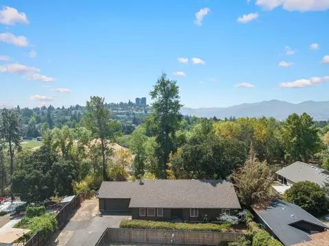 2428 Edgemont Dr, Medford, OR 97504