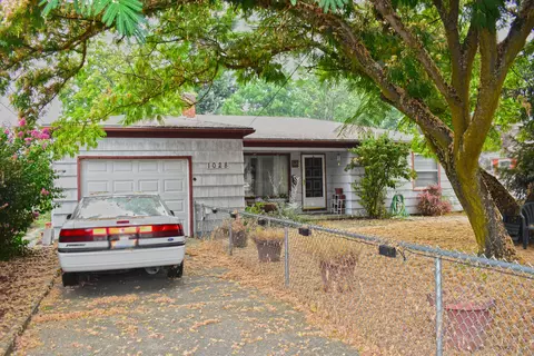 1028 Winchester Ave, Medford, OR 97501