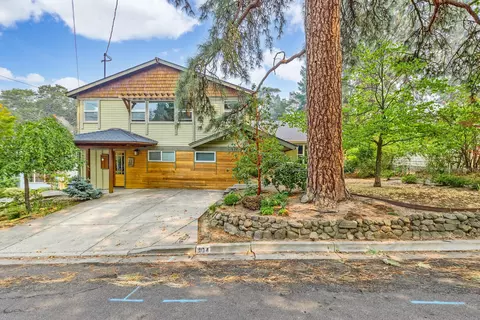 904 Hillview Dr, Ashland, OR 97520