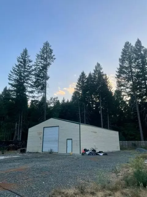 376 Pinewood Way, Cave Junction, OR 97523
