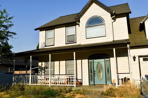 3592 Bursell Rd, Central Point, OR 97502