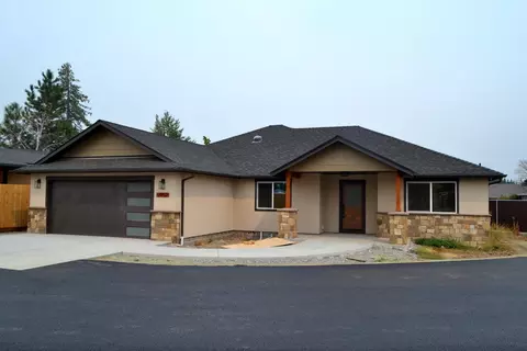2952 Naples Dr, Grants Pass, OR 97527