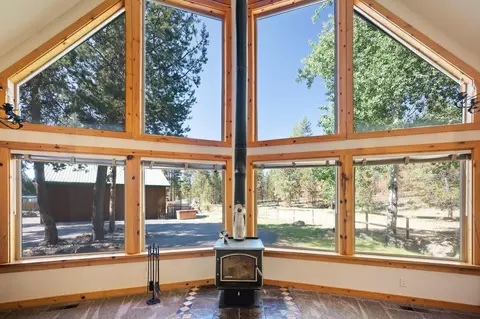 56285 Stellar Dr, Bend, OR 97707 photo 2