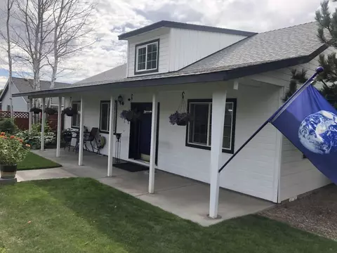 818 NW Negus Pl, Redmond, OR 97756