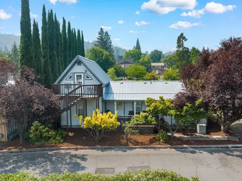 431-433 Lori Ln, Ashland, OR 97520