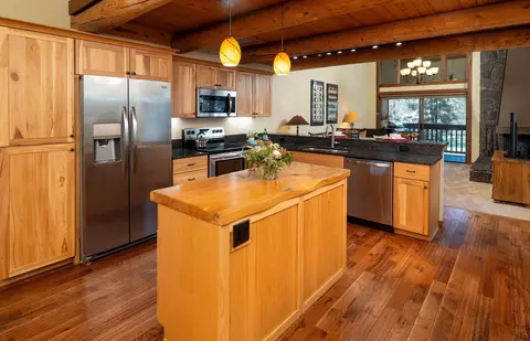 57071 Wild Lily Ln #10, Sunriver, OR 97707