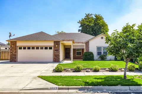 2053 Grey Eagle Dr, Medford, OR 97501