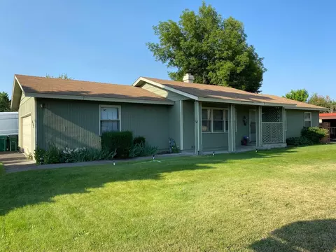 4104 Meadows Dr, Klamath Falls, OR 97603