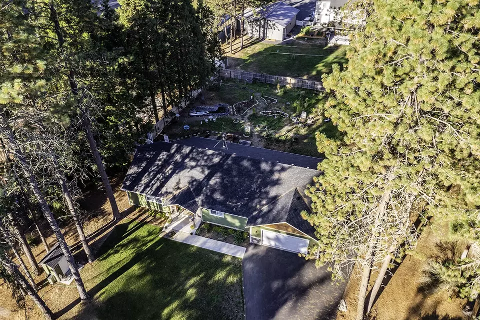 138 Rogue Manor Pl, Grants Pass, OR 97527 44 Photos Movoto