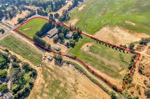 4260 Coleman Creek Rd, Medford, OR 97501