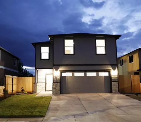 551 Nicholas Lee Dr, Medford, OR 97501