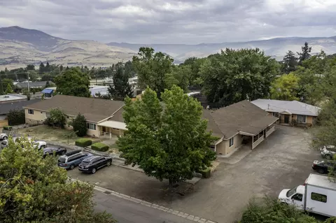 596 Park St, Ashland, OR 97520