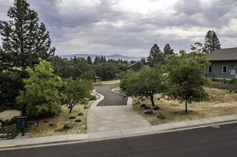 74 Westwood St, Ashland, OR 97520