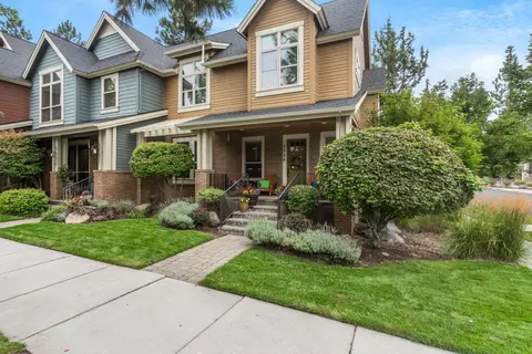 2526 NW Crossing Dr, Bend, OR 97703