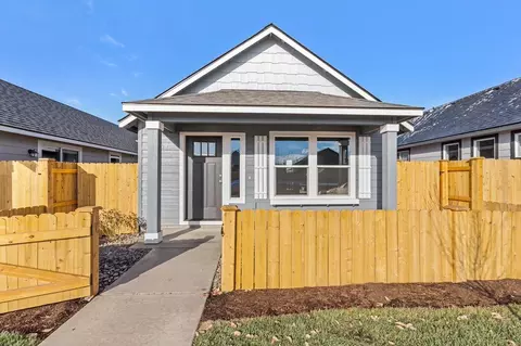 2553 NW Teak Ave #81, Redmond, OR 97756