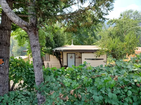 583 Pickett Creek Rd, Grants Pass, OR 97527