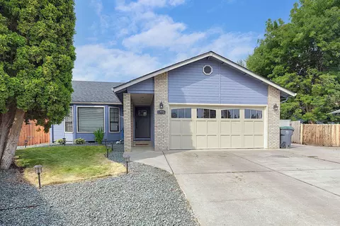 1773 Tara Cir, Central Point, OR 97502
