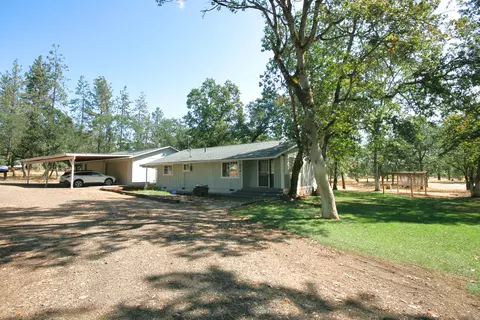 624 Rock Creek Rd, Gold Hill, OR 97525