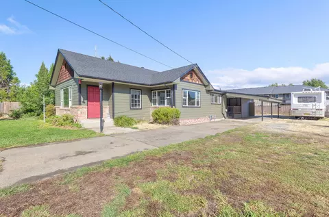 1450 Fruitdale Dr, Grants Pass, OR 97527