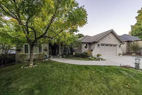 3623 Calle Vista Dr, Medford, OR 97504