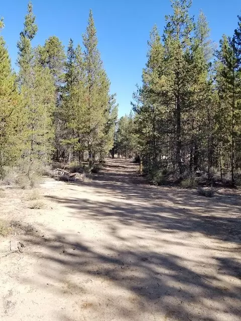 15725 Deedon Rd, La Pine, OR 97739 photo 2