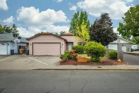 2165 SW Bridge St, Grants Pass, OR 97526