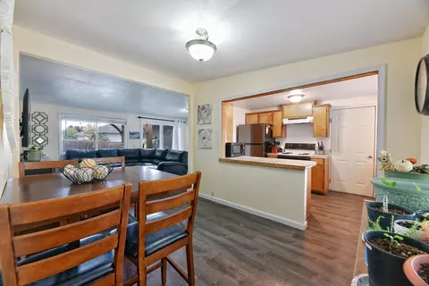 149 N Buchanan Ave, Eagle Point, OR 97524 photo 6