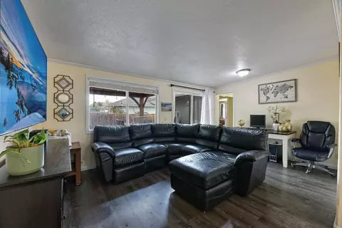 149 N Buchanan Ave, Eagle Point, OR 97524 photo 3
