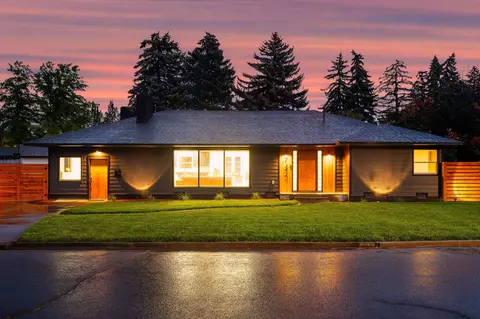 742 NW Canyon Dr, Redmond, OR 97756