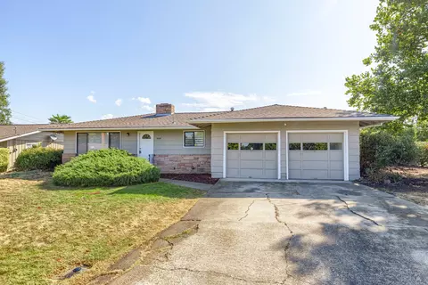 889 Olympic Ave, Medford, OR 97504