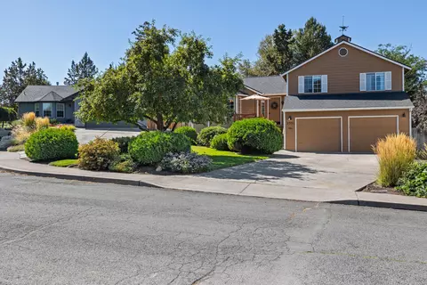 2351 NE Shadow Brook Pl, Bend, OR 97701