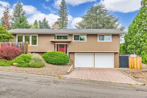 1330 Greenmeadows Way, Ashland, OR 97520